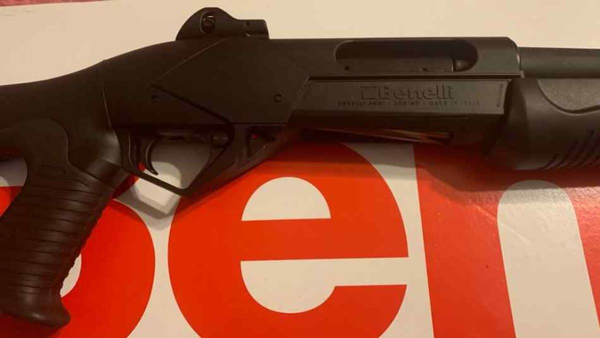 Benelli supernova tactical/LE with pistol grip stock and extended