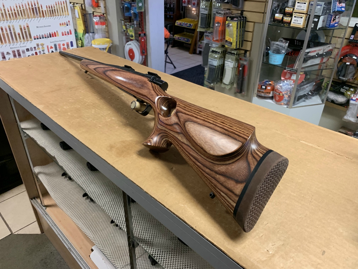 Weatherby Model Vanguard Bolt Action Rifle Deluxe Laminate Thumb Hole Stock Excellent .270 Win