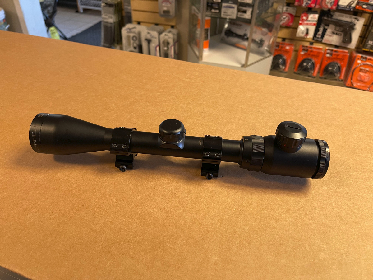 BUSHNELL BANNER WIDE ANGLE ILLUMINATED 39X40 RIFLE SCOPE WITH RINGS