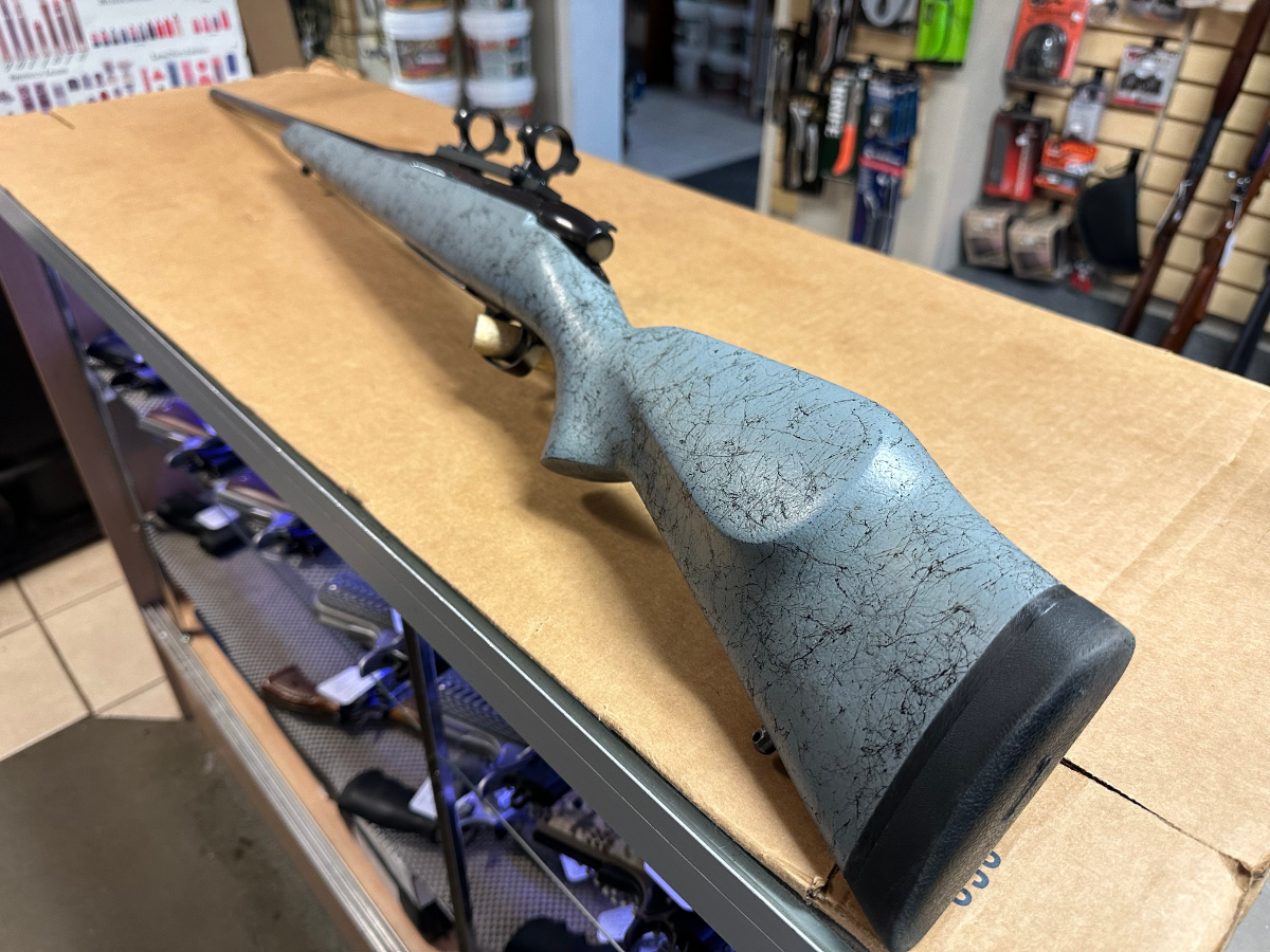 Weatherby MODEL MARK V Bolt Action Rifle Gray Raised Monte Carlo stock