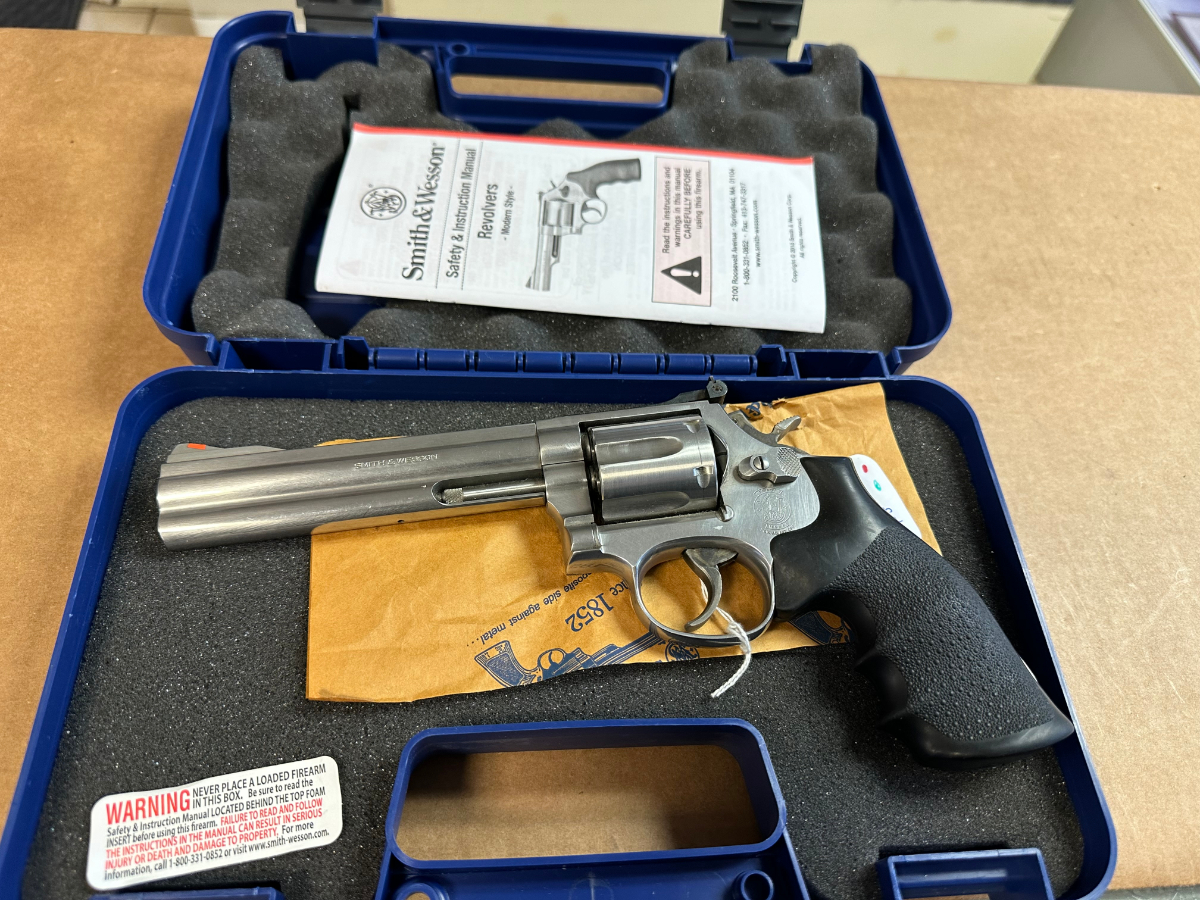 Smith & Wesson MODEL 686 6 SHOT STAINLESS REVOLVER 6 INCH BARREL RUBBER ...